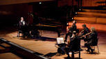 Chilly Gonzales am Klavier - hier mit dem Kronos Quartett in Berlin