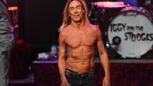 Iggy Pop oben ohne – so kennt man ihn