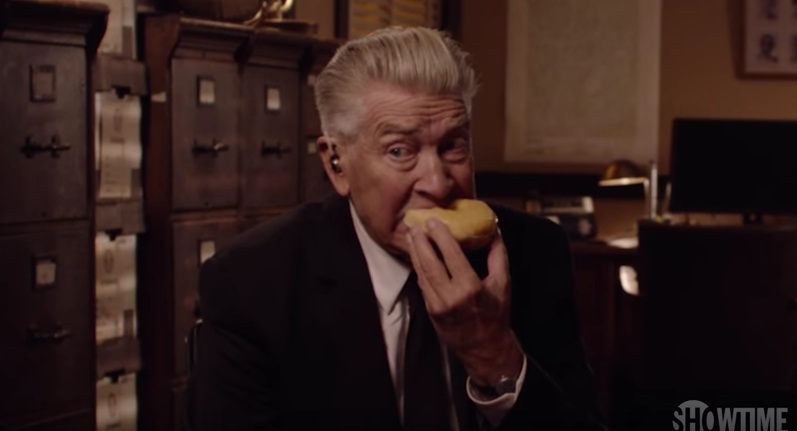 David Lynch scheint sich sehr darüber zu freuen, in den Serienkosmos von „Twin Peaks“ zurückzukehren