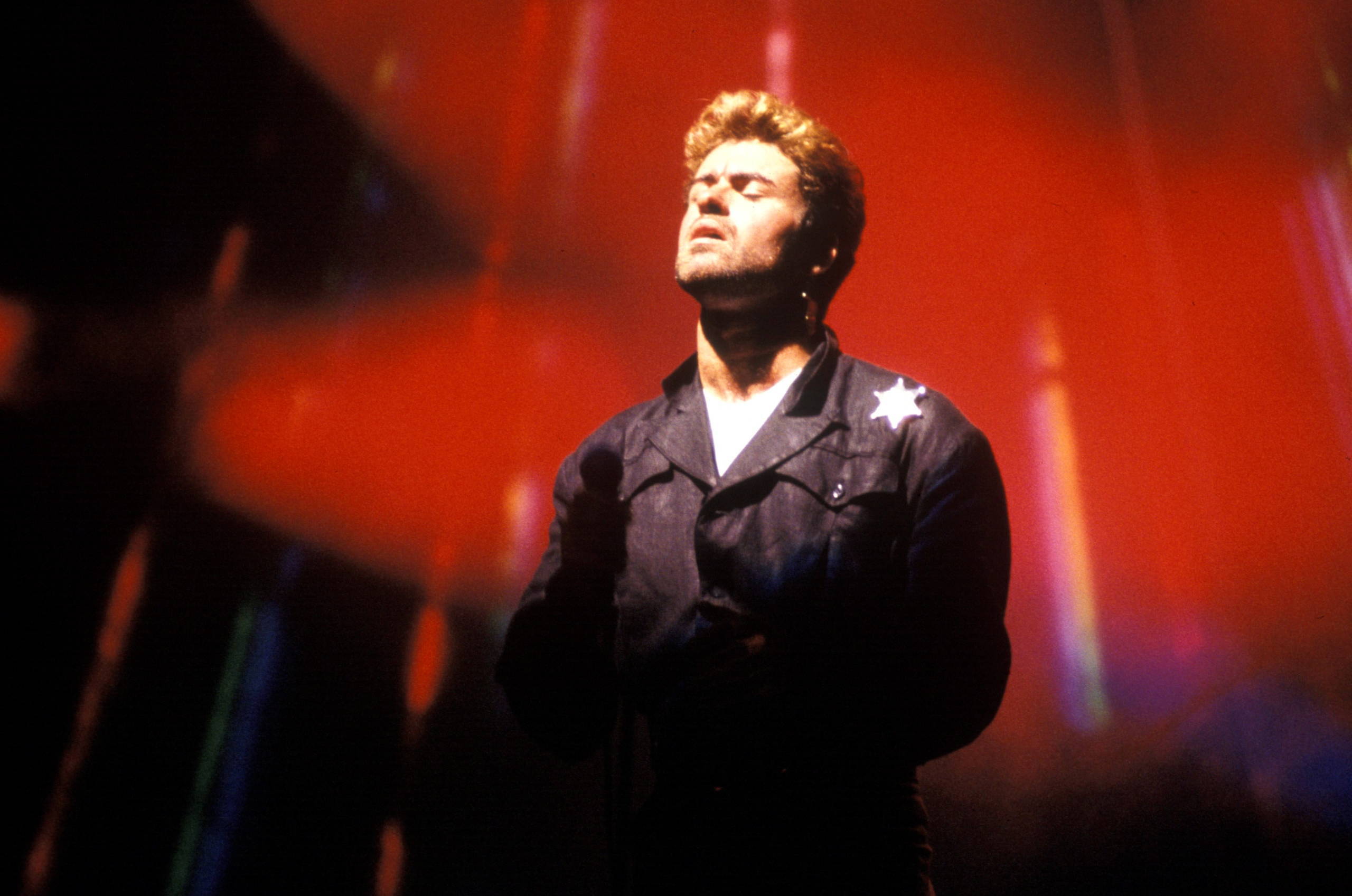 George Michael voller Ekstase bei einem Live-Auftritt im Jahr 1988
