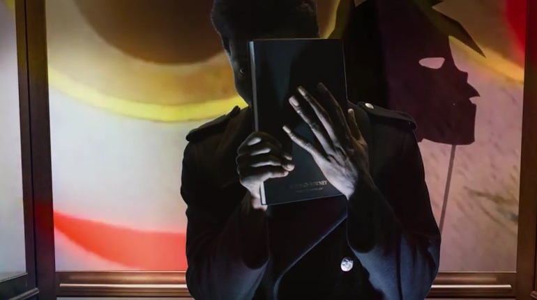 Benjamin Clementine im Video zum Gorillaz-Song „Hallelujah Money“