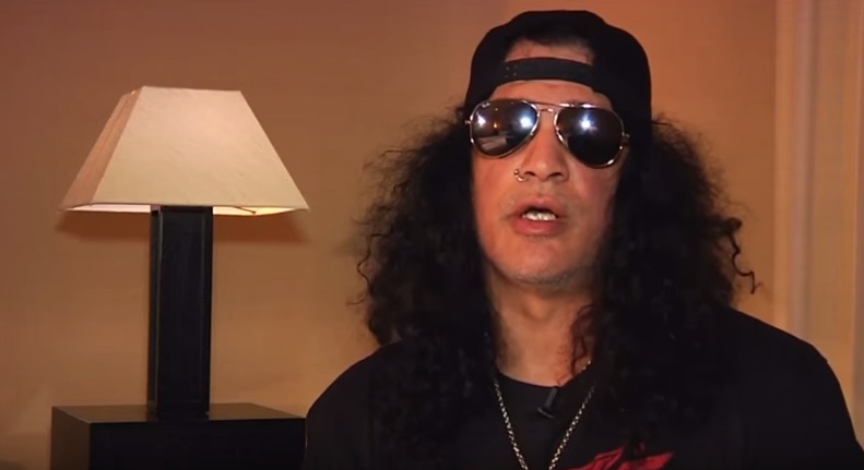 Slash ruft dazu auf, Delfine zu schützen