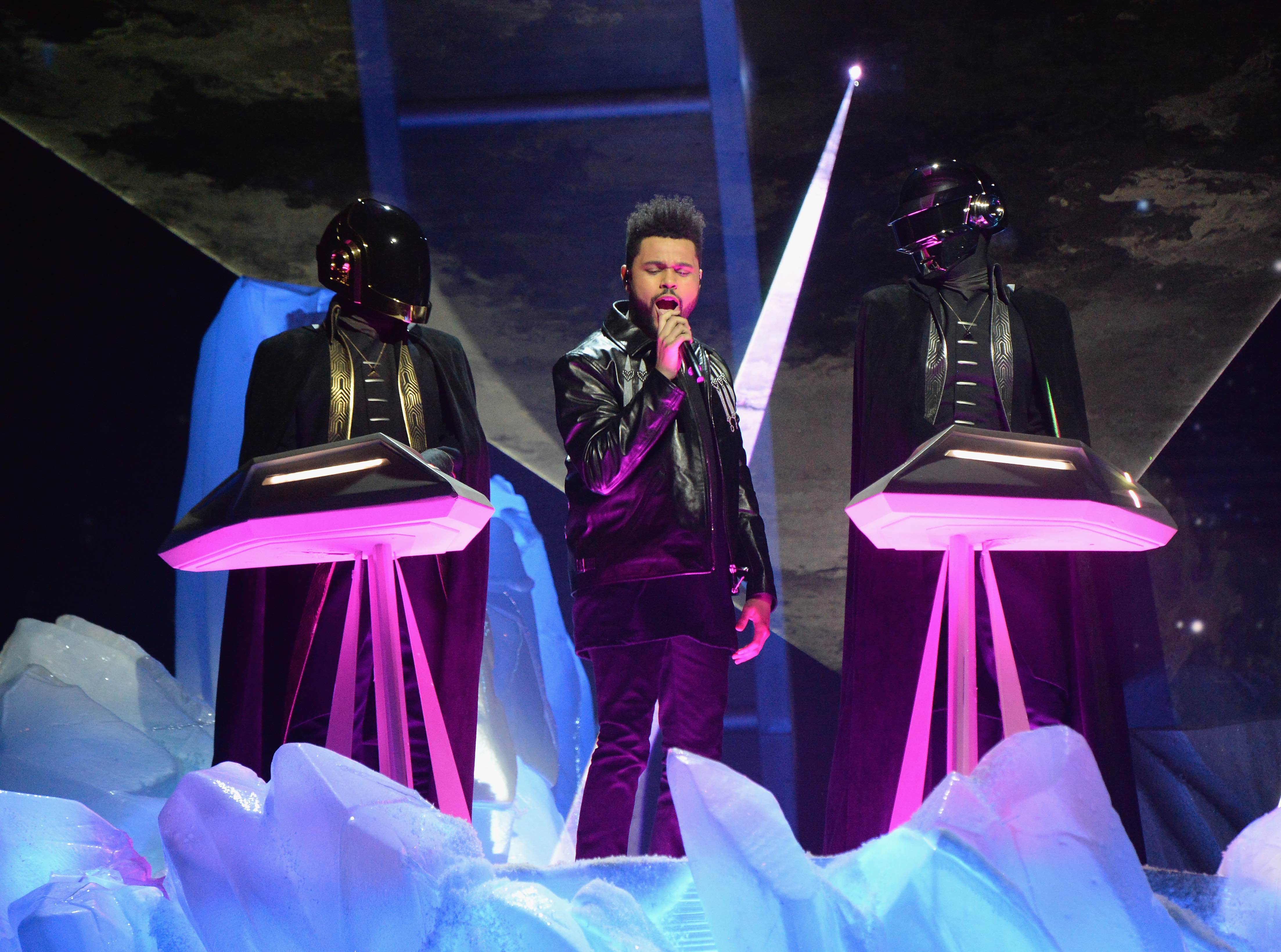 Daft Punk bei ihrem Auftritt mit The Weeknd bei den Grammys 2017