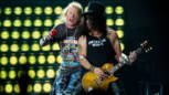 Axl Rose und Slash Anfang Februar in Brisbane während einer Show ihrer „Not In This Lifetime“-Tour.