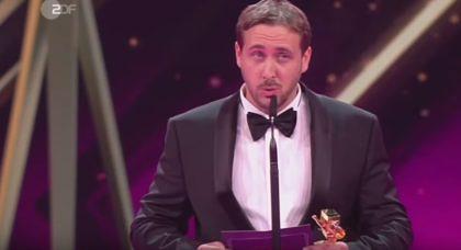 Das ist übrigens Ludwig Lehner