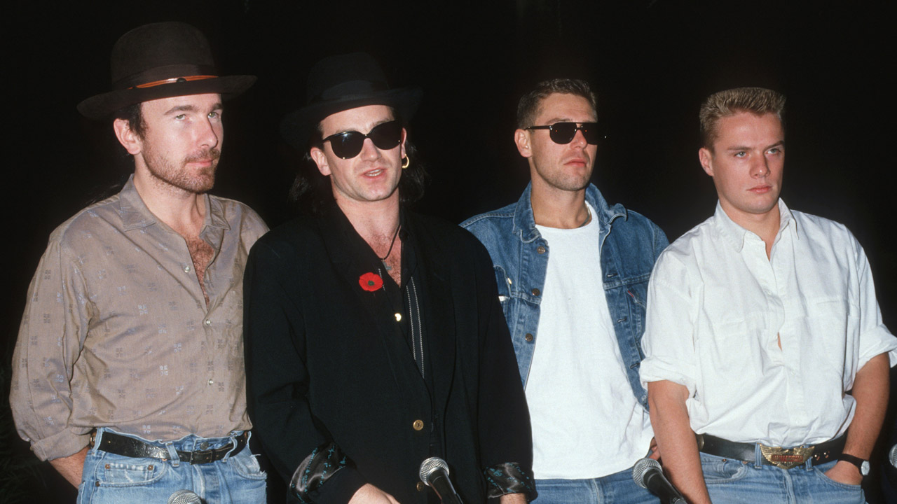 U2 bei einer Pressekonferenz im Jahr 1987
