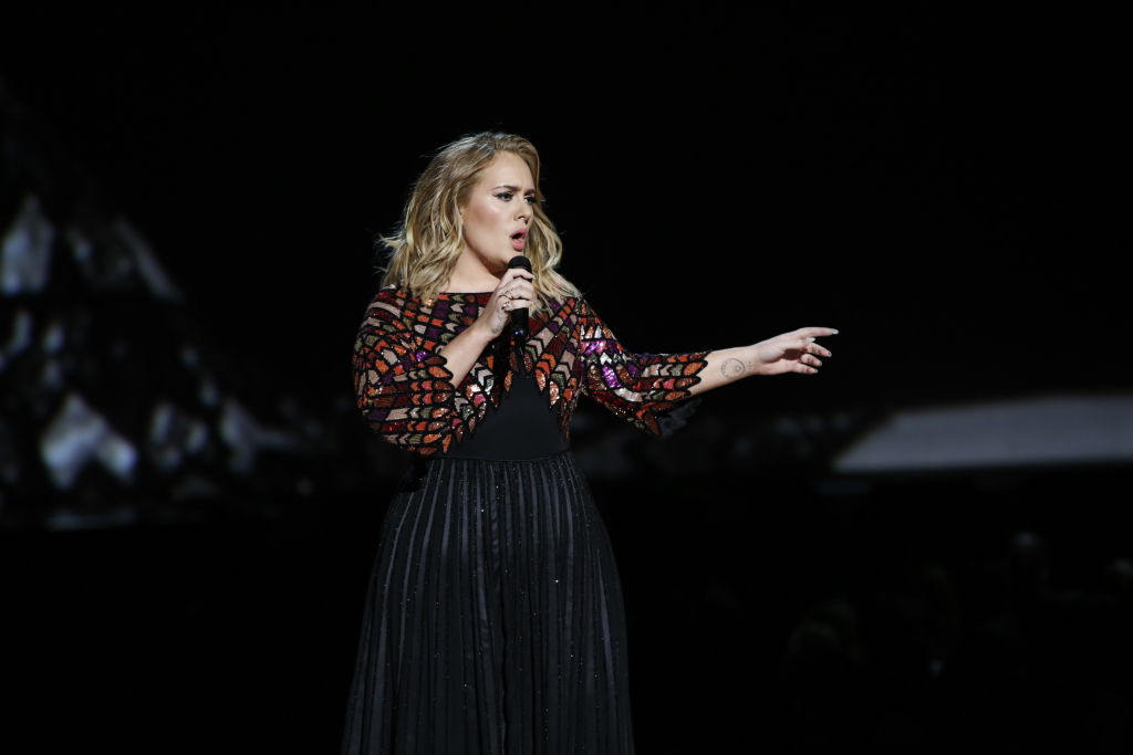 Sängerin Adele während ihrer Live-Performance bei der diesjährigen Grammy-Verleihung in Los Angeles im Februar.
