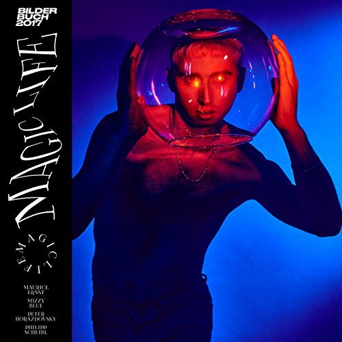 Bilderbuch: „Magic Life“. ★★. Leider reimt sich „Monika“ auf „ah-ah“, und wenn die mit tausend Effekten au...