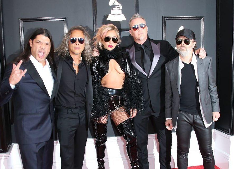 Lars Ulrich (rechts) gemeinsam mit Metallica und Lady Gaga bei den diesjährigen Grammy-Awards in Los Angeles.
