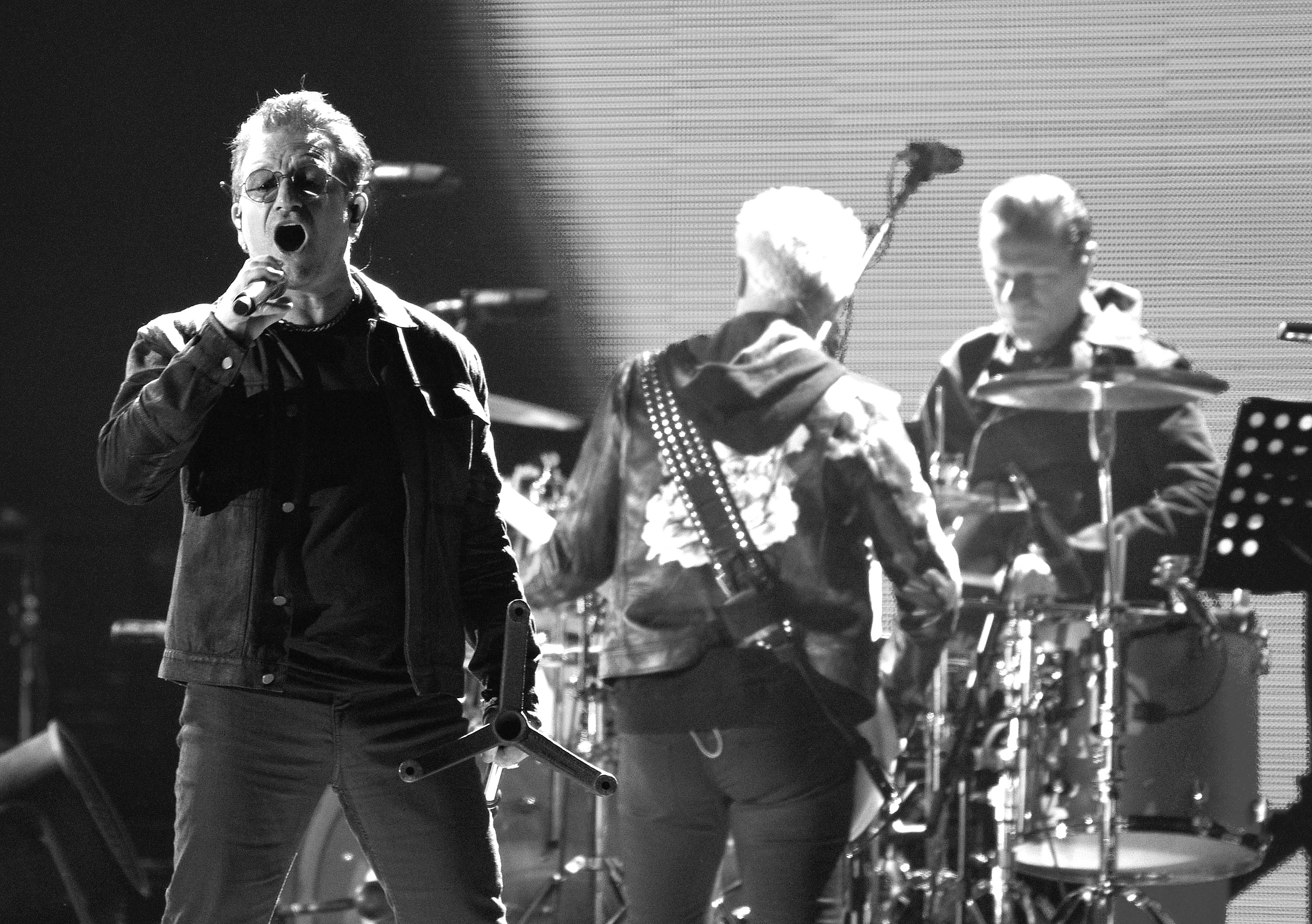 U2 performen im Oktober 2016 beim Benefiz-Konzert zugunsten des „UCSF Benioff Children's Hospital“.