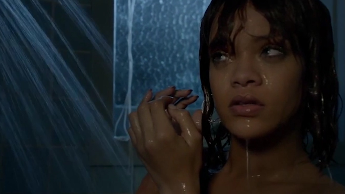 Rihanna wie Gott sie schuf - in „Bates Motel“