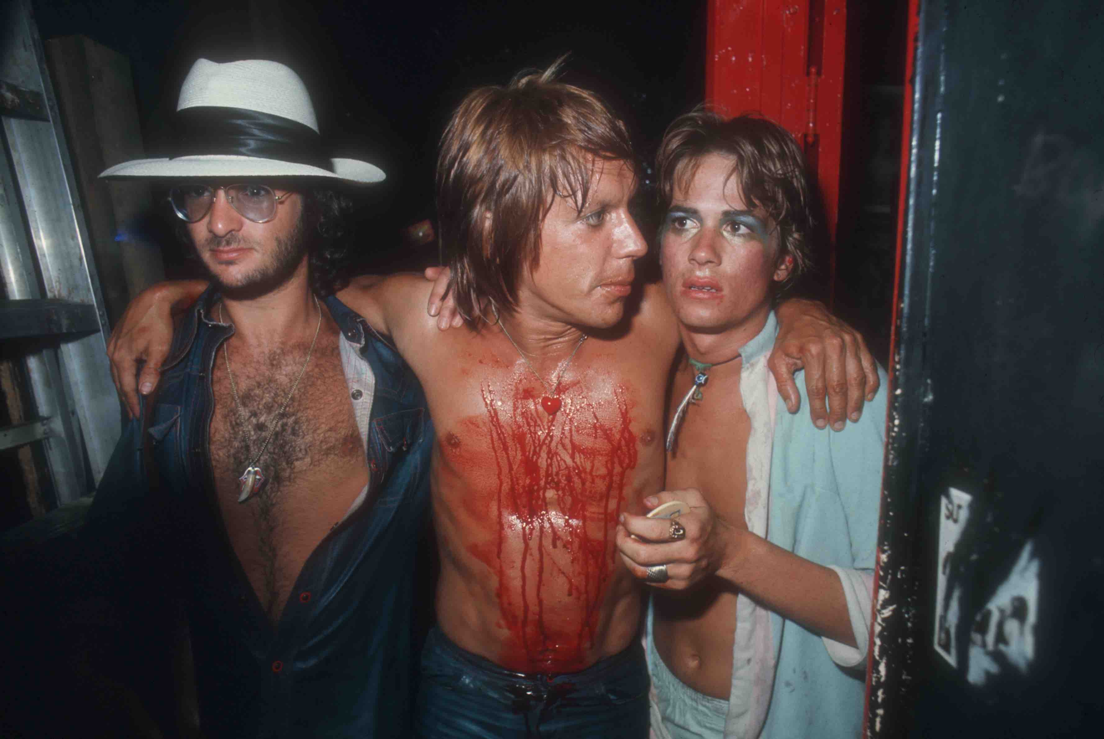 Im improvisierten Theaterstück 'Murder of the Virgin' in Rodney Bingenheimers Disco, August 1974 in Los Angeles