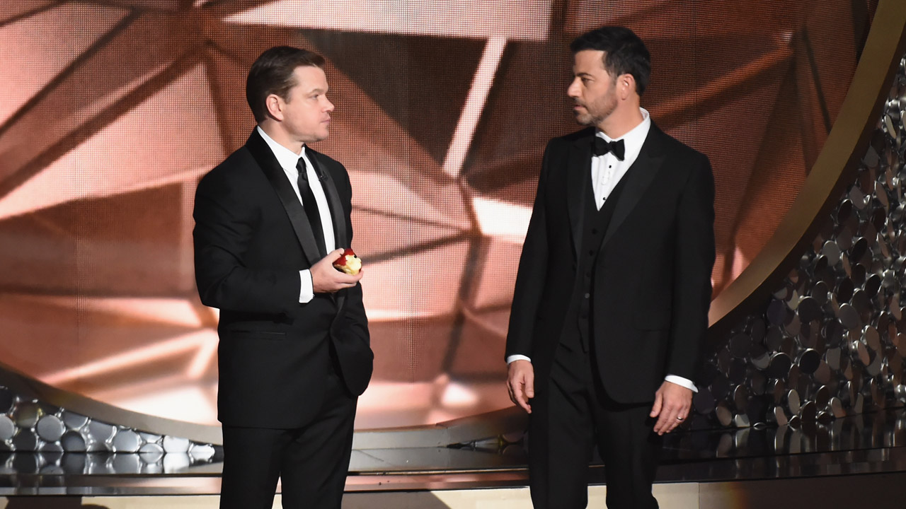 Matt Damon und Jimmy Kimmel bei den 68th Annual Primetime Emmy Awards im Jahr 2016