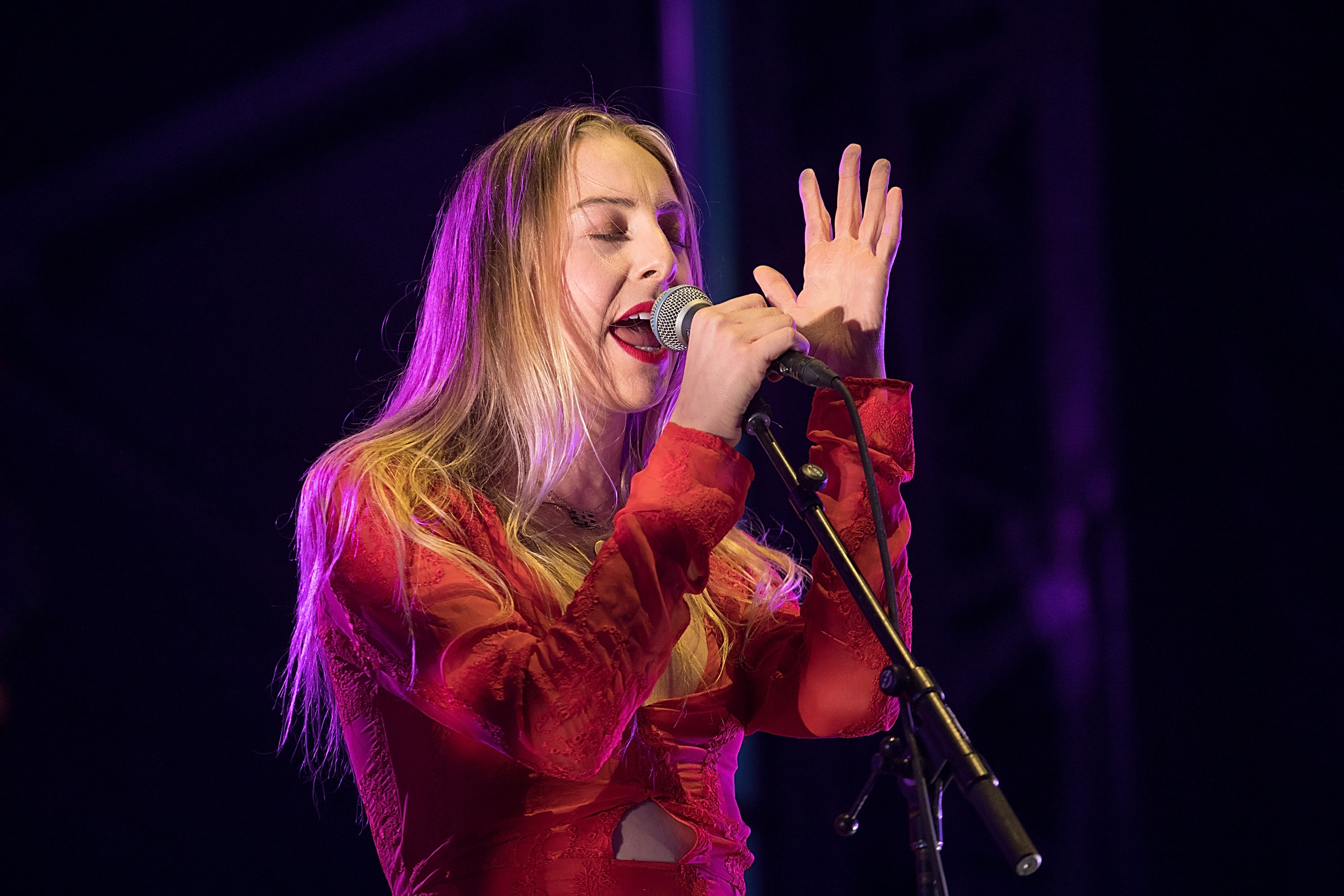 Este Haim von HAIM live