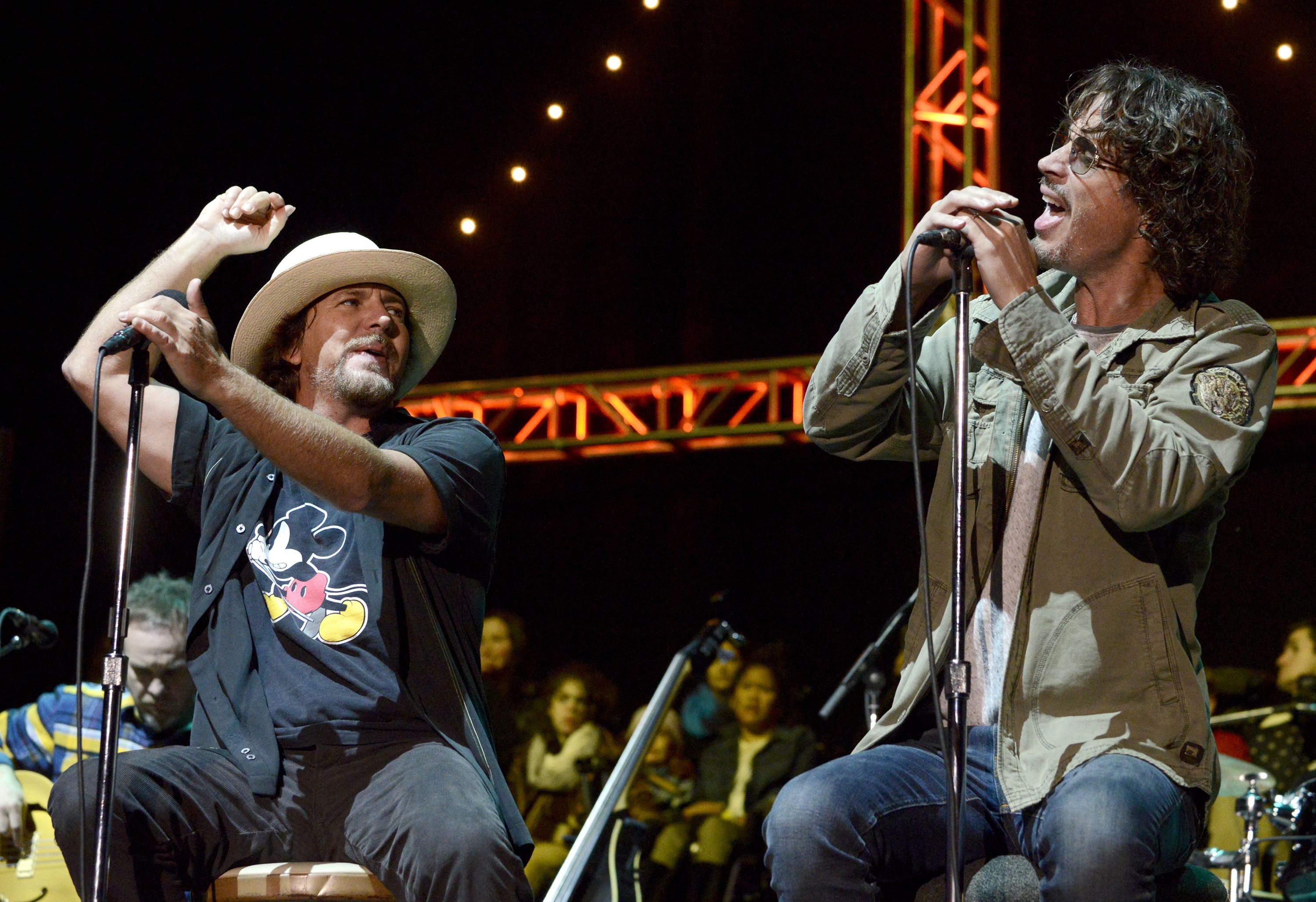 Eddie Vedder und Chris Cornell beim Bridge School Benefit Benefiz-Konzert 2014