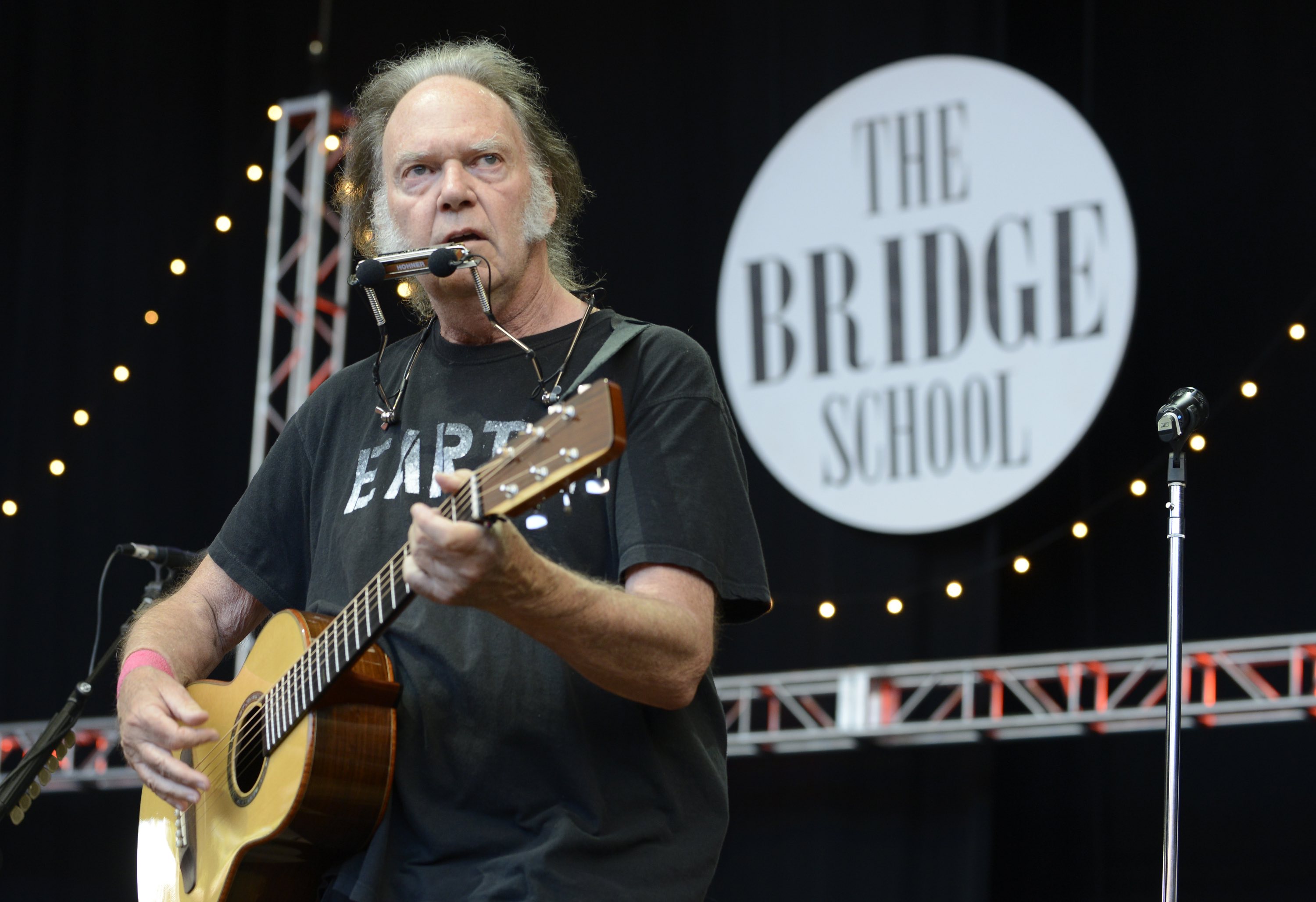 Neil Young spielt bei der 28. Ausgabe des Bridge School Benefit Concert