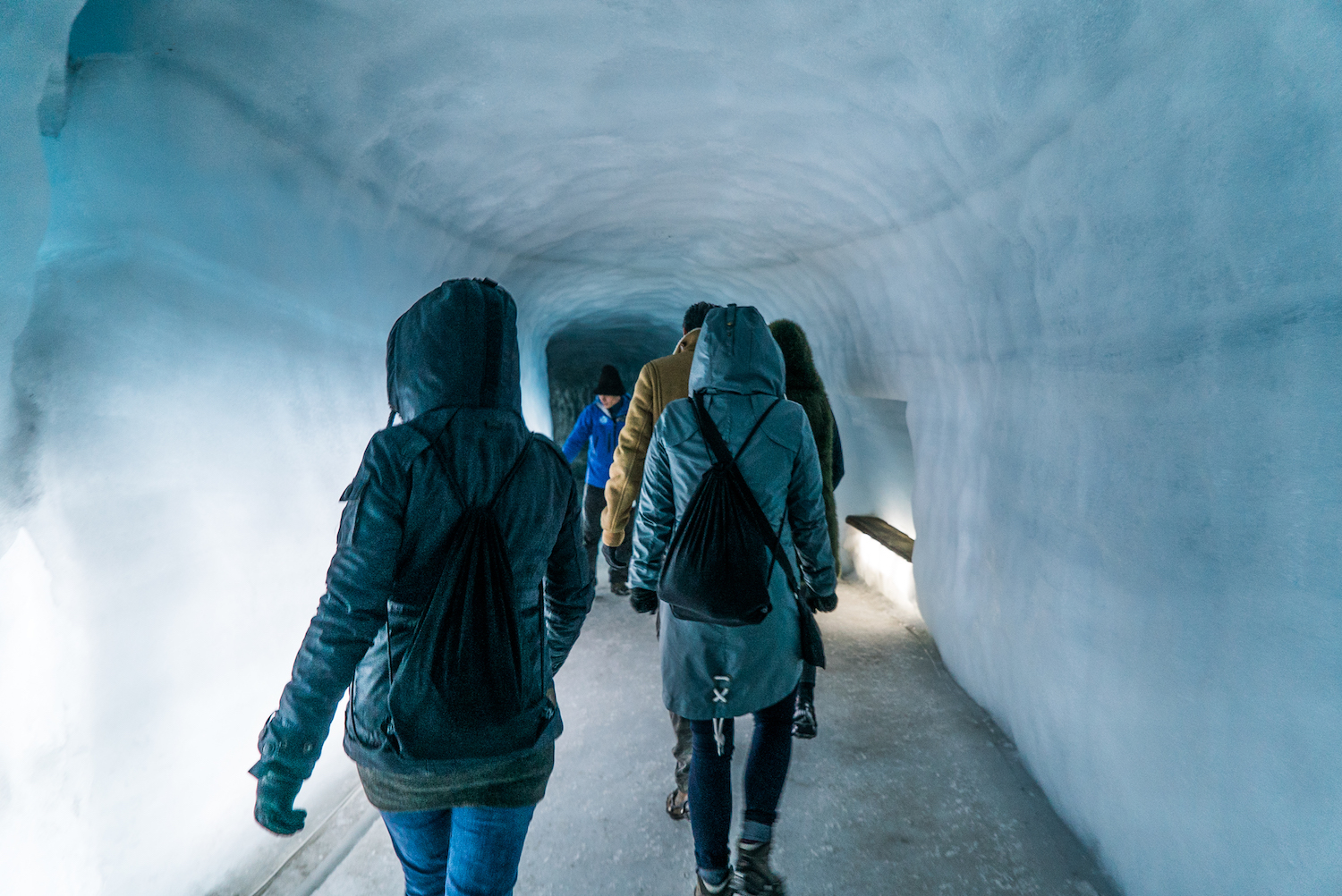 Into the Glacier: Bei diesem Side-Event tanzten Besucher im Eis zu DJ-Tunes