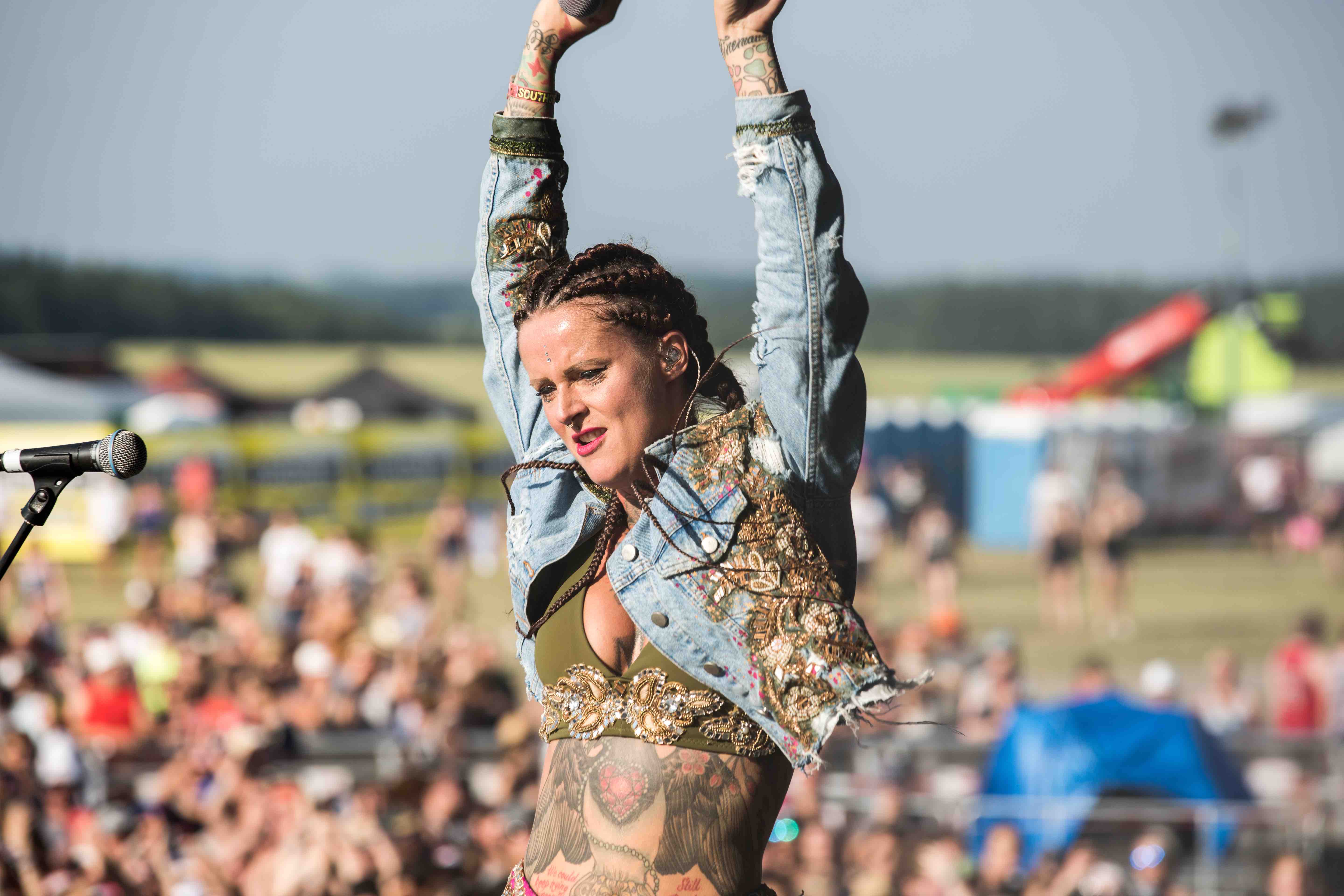 Jennifer Rostock

Foto: Ludwig Gross // http://www.facebook.com/ludwiggrossphotography