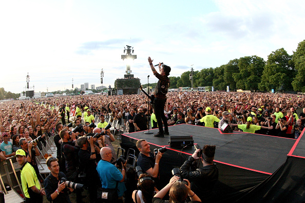 Nach dem gigantischen Intro mit „Bohemain Rapsody“: Billie Joe Armstrong von GreenDay im Hyde Park in London.