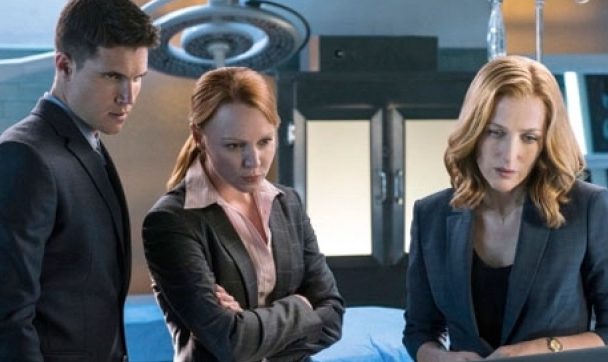 Agent Miller und Agent Einstein mit Agent Scully