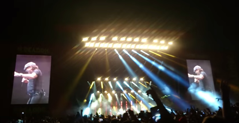 Brian Johnson live mit Muse auf dem Reading Festival 2017