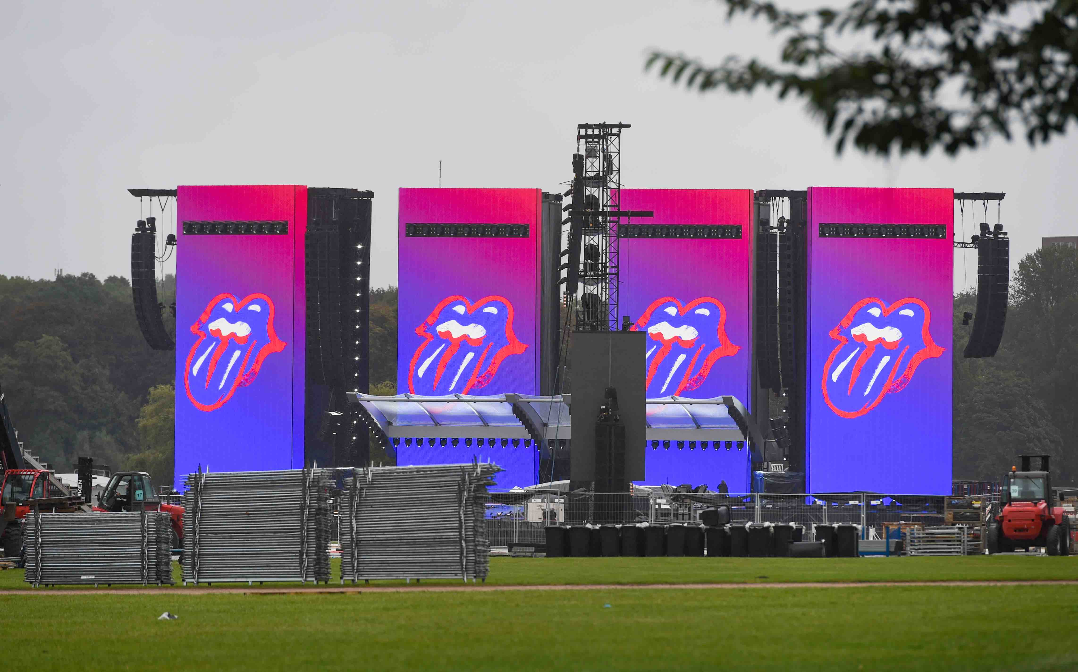 Aufbau der Rolling-Stones-Bühne im Stadtpark Hamburg