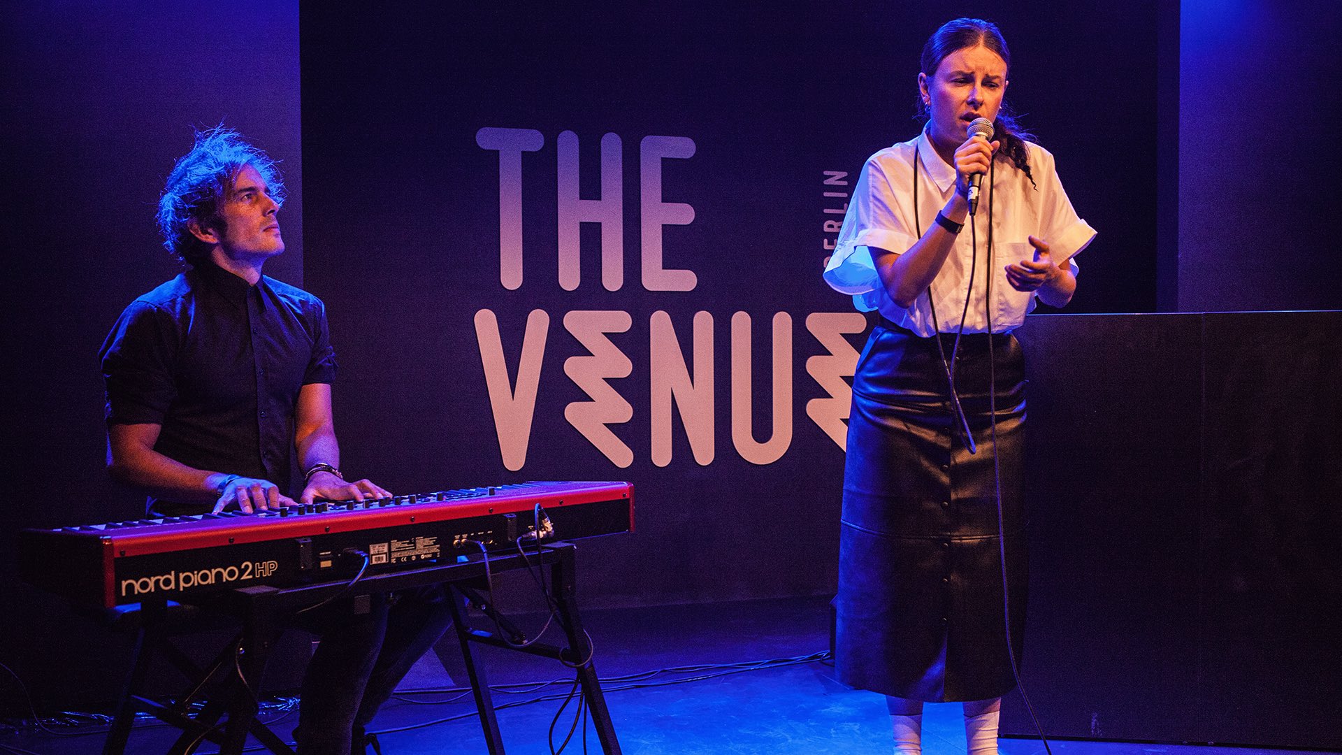 Balbina auf der Bühne von The Venue Berlin