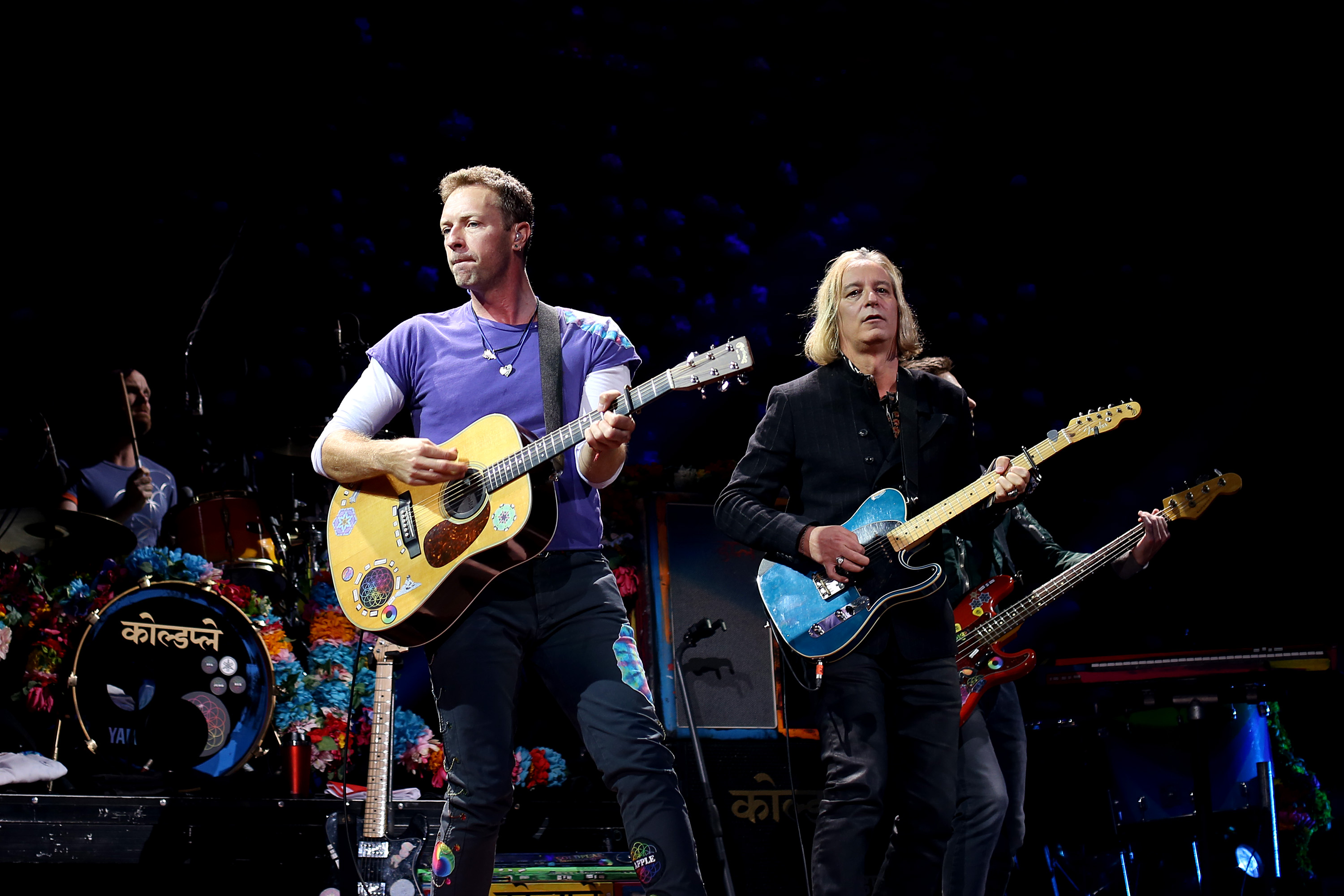 Peter Buck spielt gemeinsam mit Coldplay „Free Fallin'“ von Tom Petty & The Heartbreakers