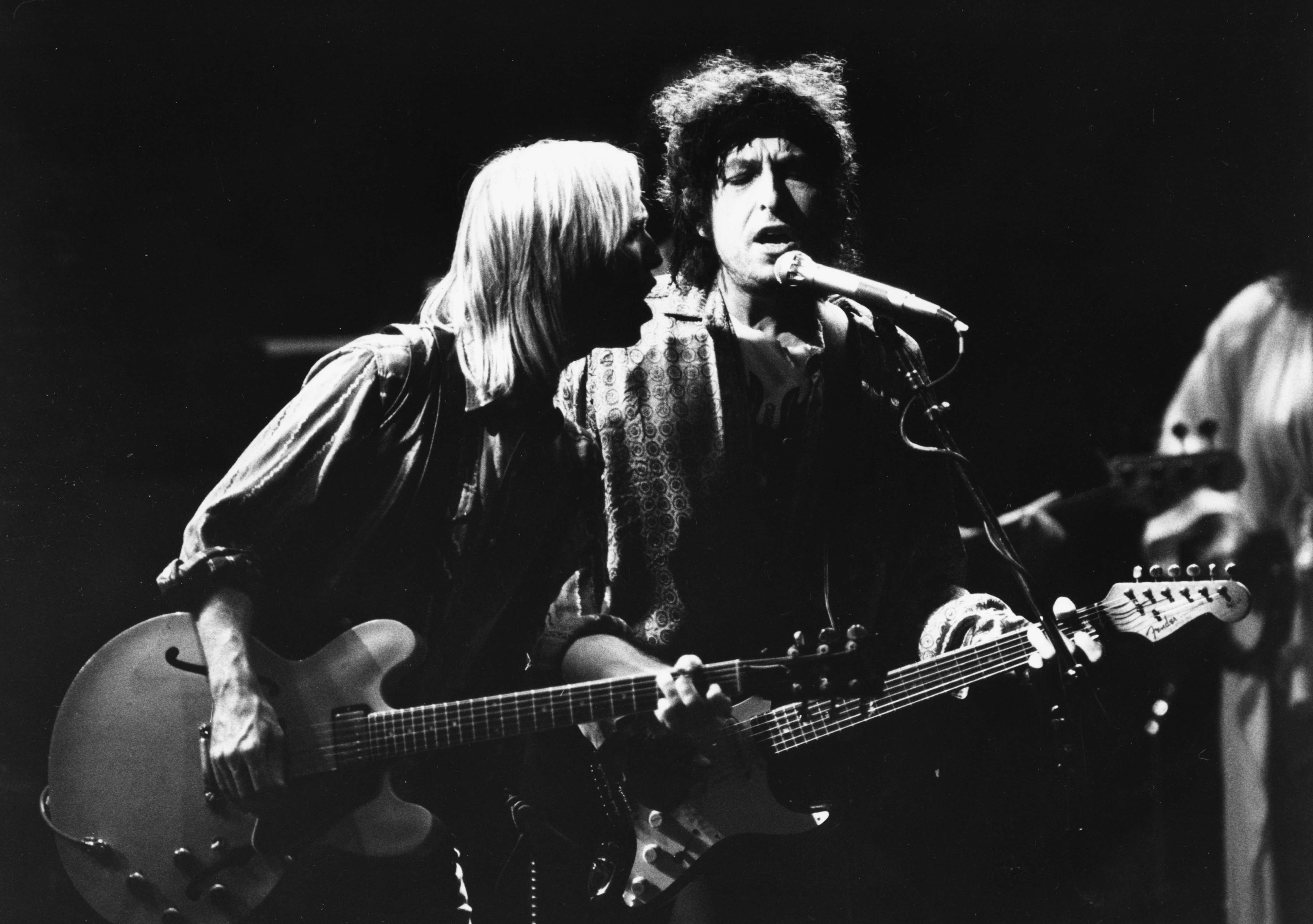 Tom Petty und Bob Dylan mit den Traveling Wilburys live 1987
