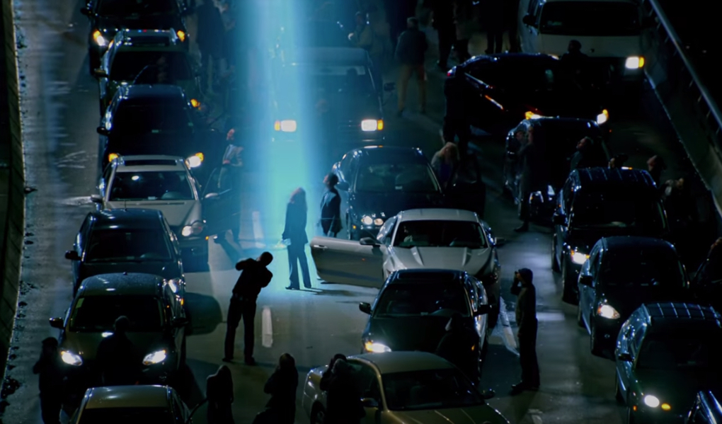 Im Lichte der Bedrohung: Szene aus dem Trailer zu Staffel 11 von „Akte X“