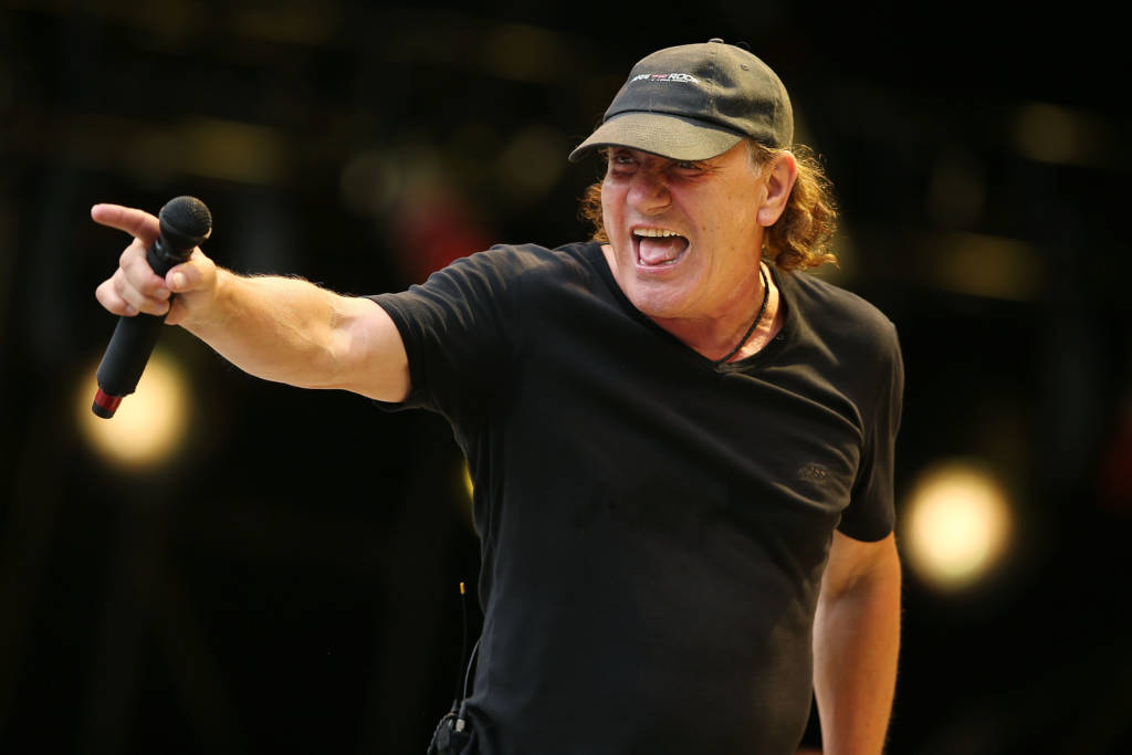Dave Evans erklärt, wie der Name AC/DC entstand – und wofür er steht ...