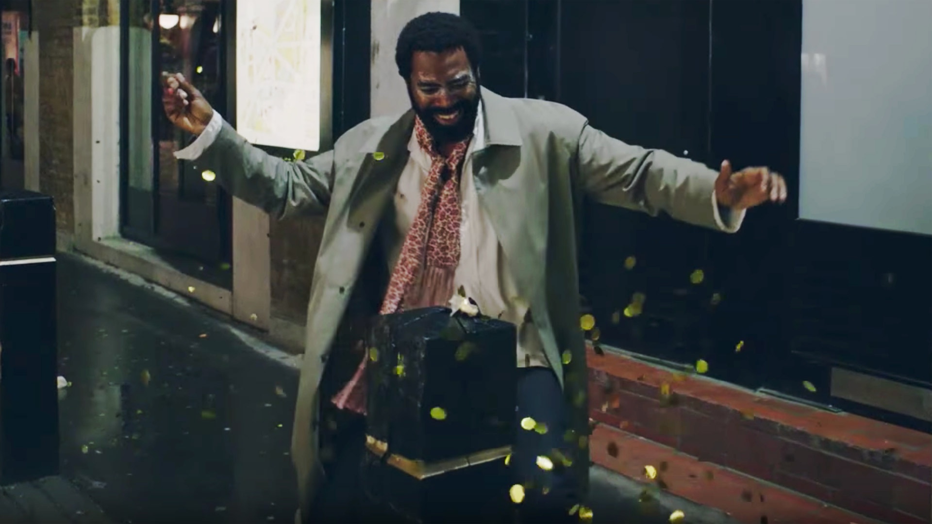 Szene aus dem Video zu „Mopping Forwards“