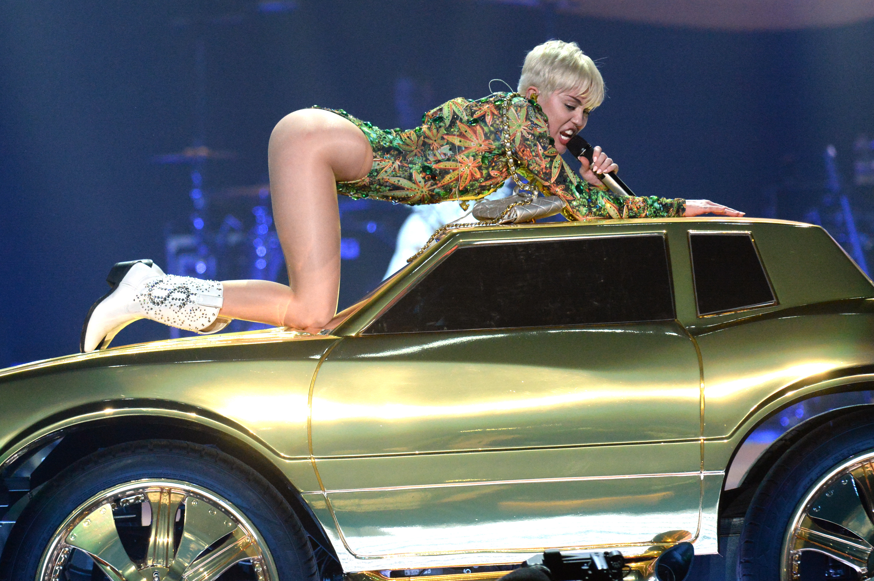 Miley Cyrus "Bangerz" Tour - Los Angeles, California