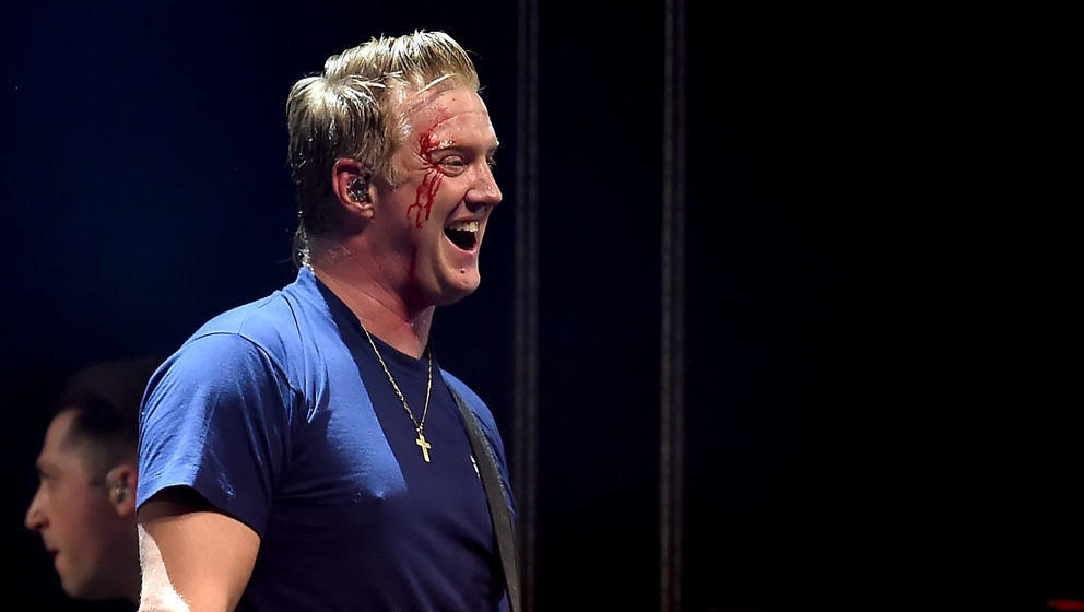 QOTSA Josh Homme rastet aus und tritt Fotografin ins Gesicht