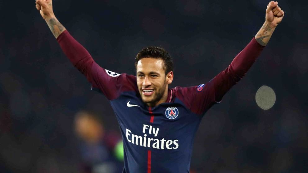 PARIS, FRANCE - OCTOBER 31:  Neymar of PSG celebrates after his free kick leads to the goal scored by Layvin Kurzawa of PSG d