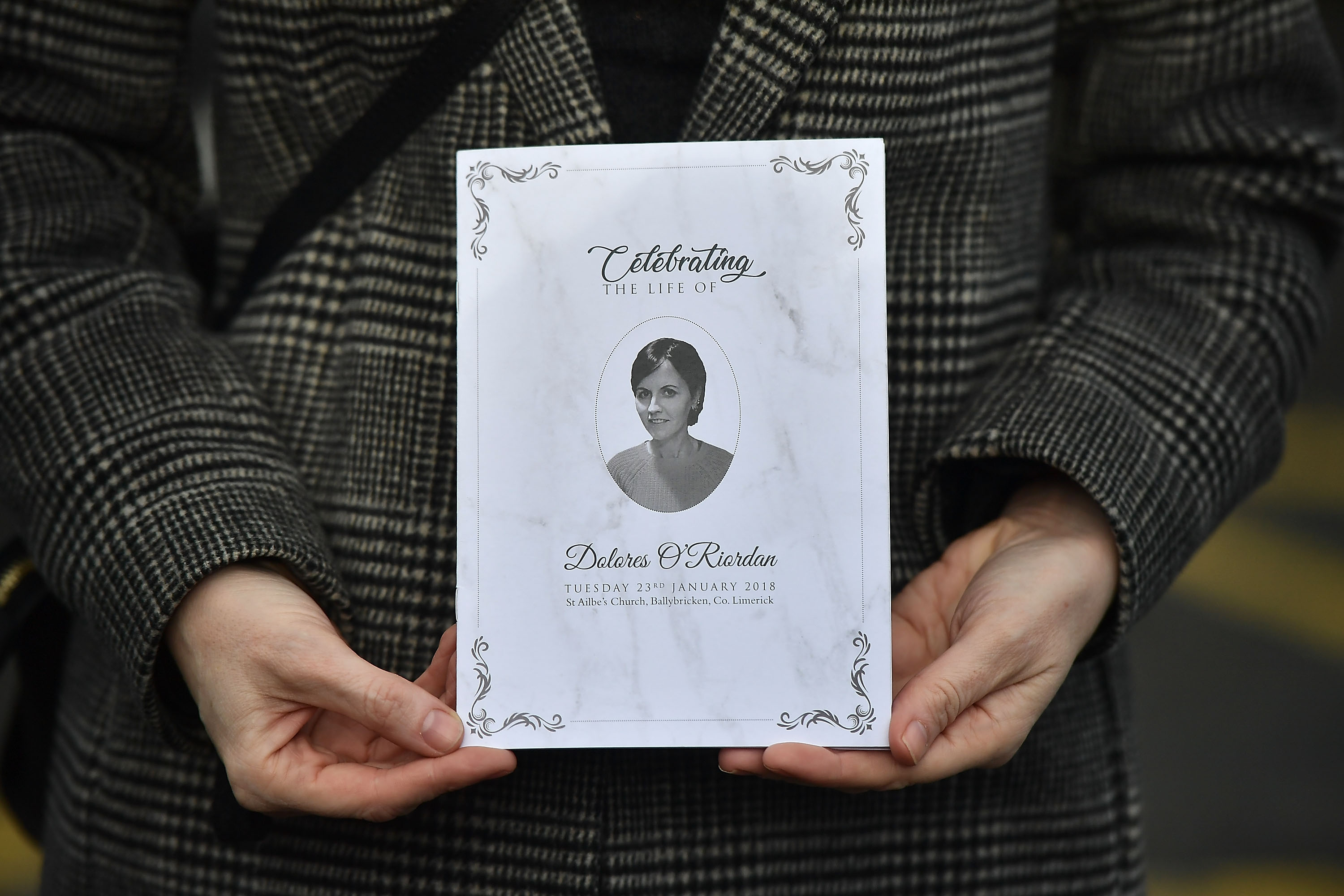 Im Friedhof der St Ailbes-Kirche in Ballybricken wird Dolores O'Riordan zur letzten Ruhe gebettet