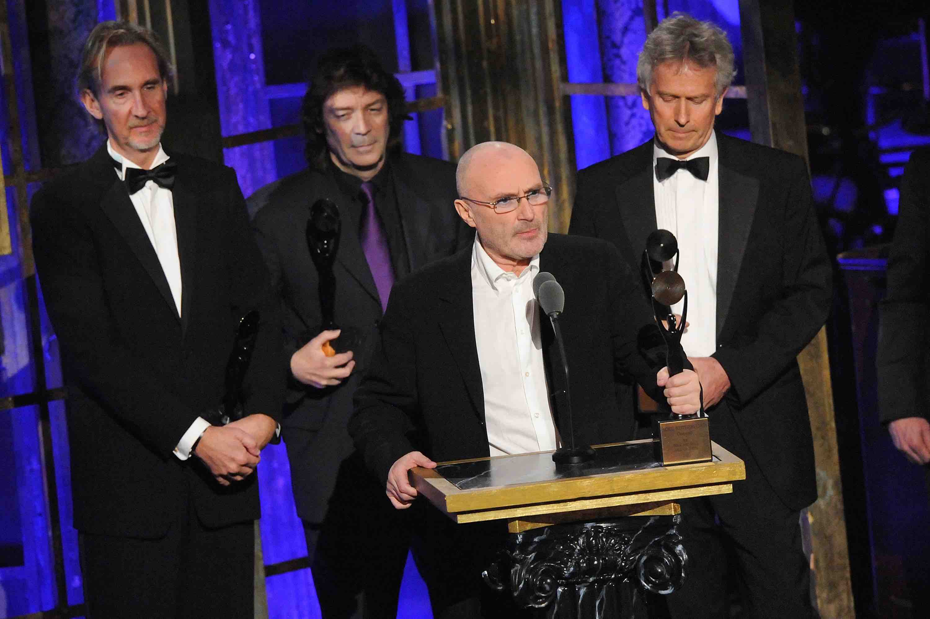 Bei der „25th Annual Rock and Roll Hall of Fame“-Einführung 2010 in New York: Rutherford, Hackett, Collins, Banks