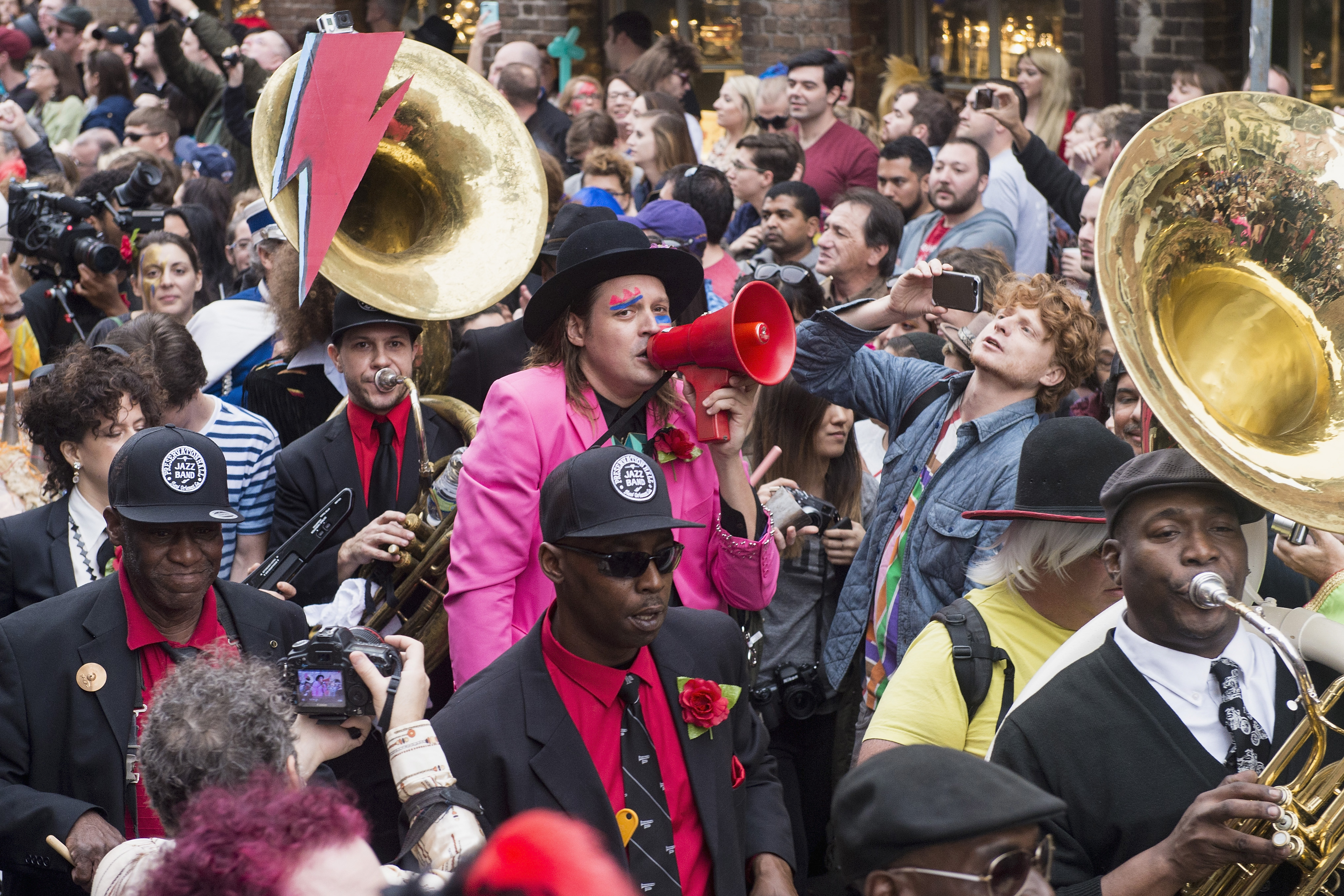Win Butler von Arcade Fire mit der Preservation Hall Jazz Band in New Orleans