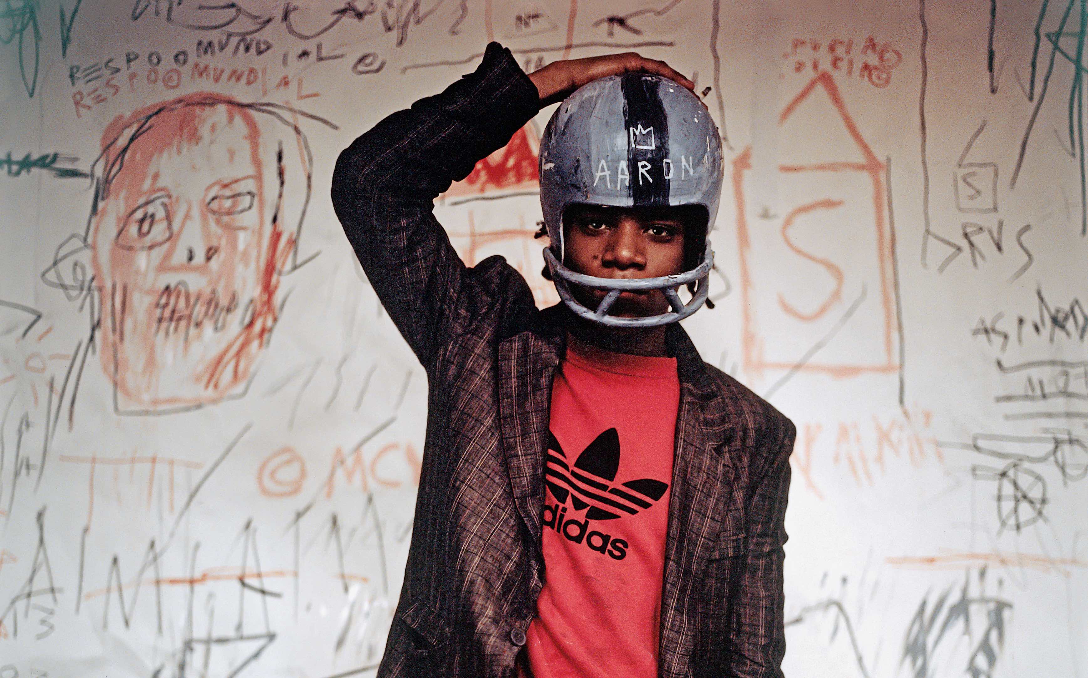 Helm statt Krone: Jean-Michel Basquiat 1981, kurz bevor er zum Superstar der Kunst avancierte