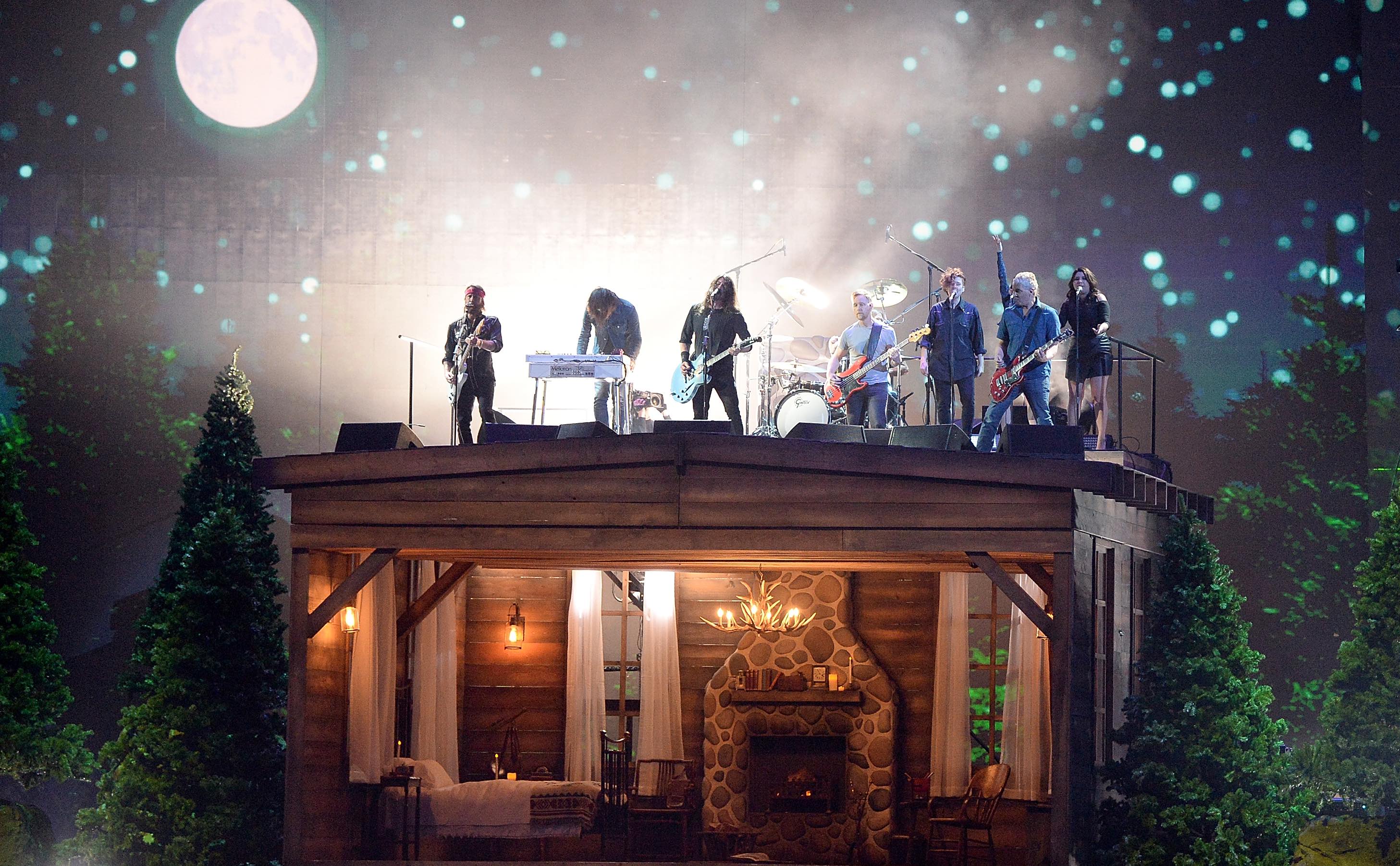 Die Foo Fighters bei ihrem Auftritt während der BRIT Awards 2018