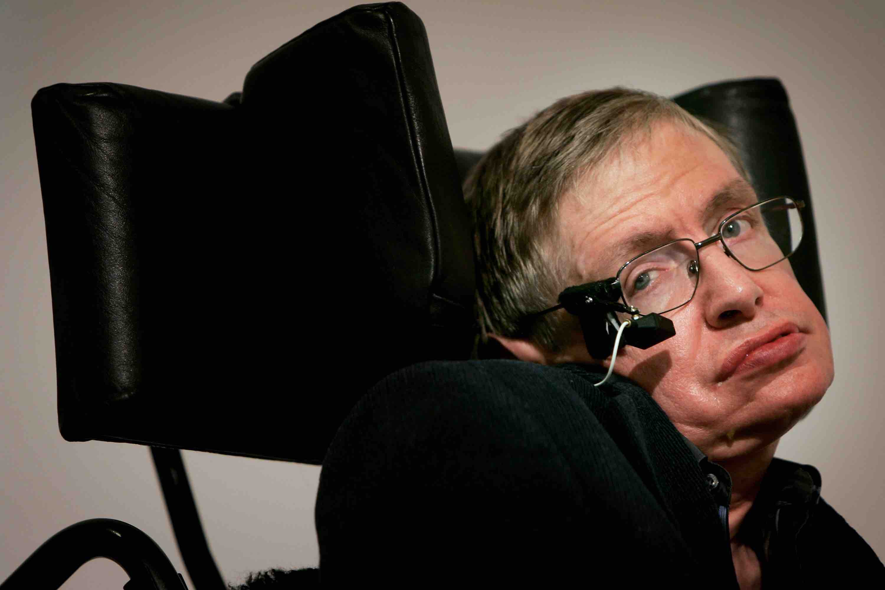 Stephen William Hawking, CH, CBE, FRS (* 8. Januar 1942 in Oxford, Oxfordshire, England; † 14. März 2018 in Cambridge, ...