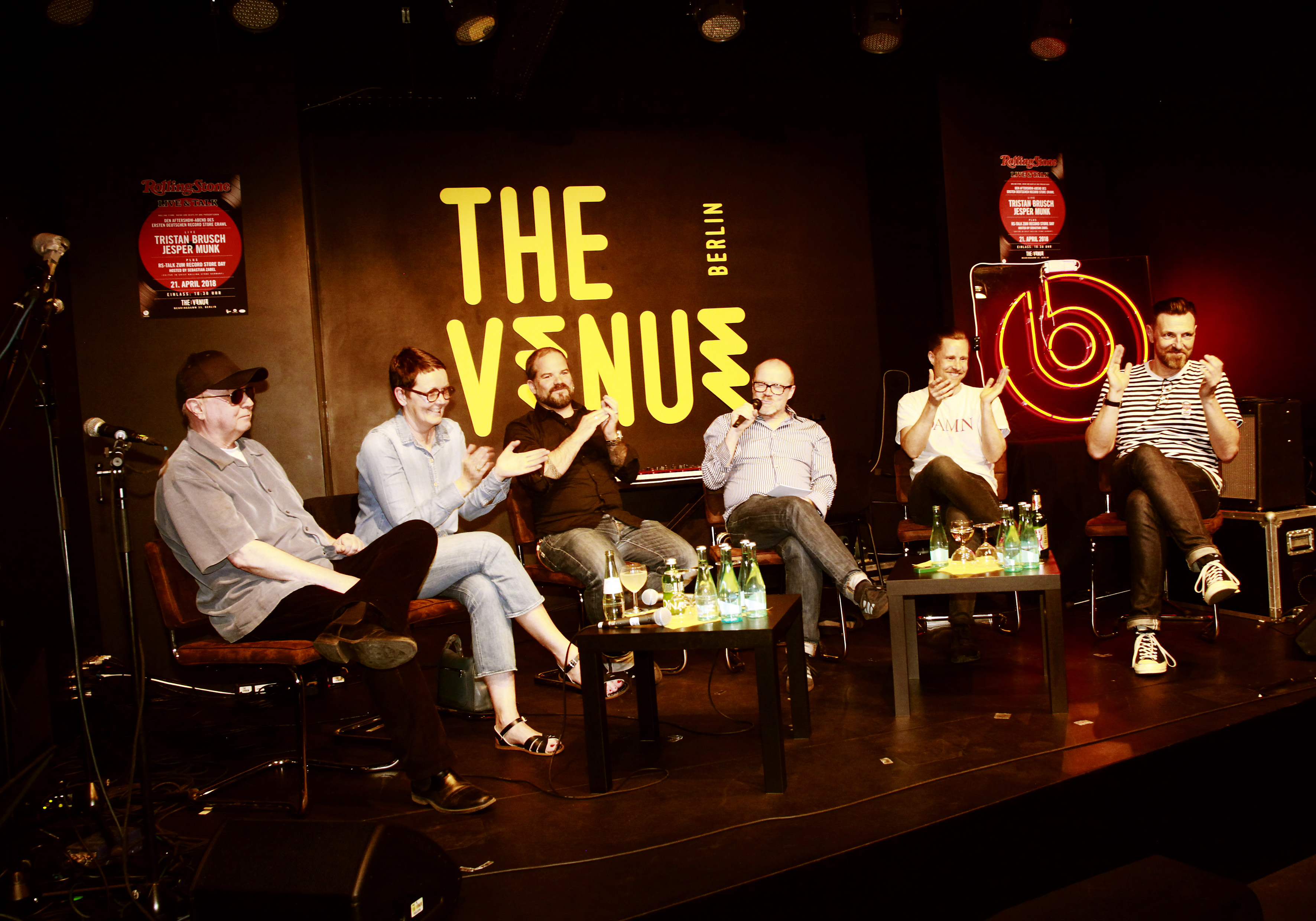 Die Talkrunde: Wolfgang Doebeling (ROLLING-STONE-Autor), Anne Haffmanns (Labelmanagement Domino & Mute), Jakob Kranz (Key ...