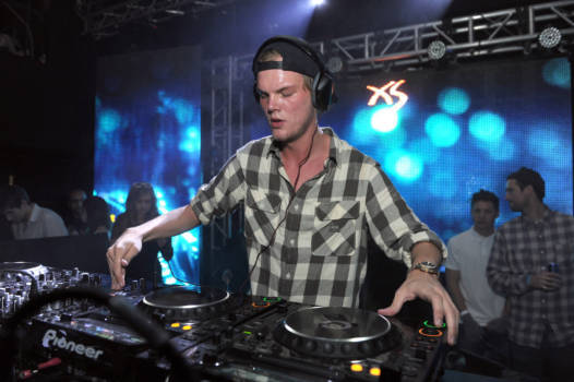 Avicii an seinen Arbeitsgeräten