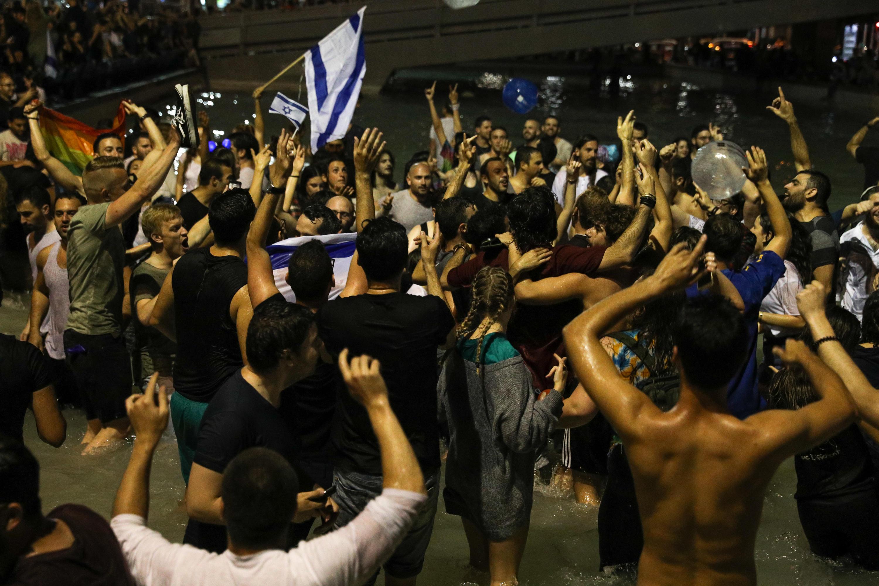Tausende Israelis feiern 