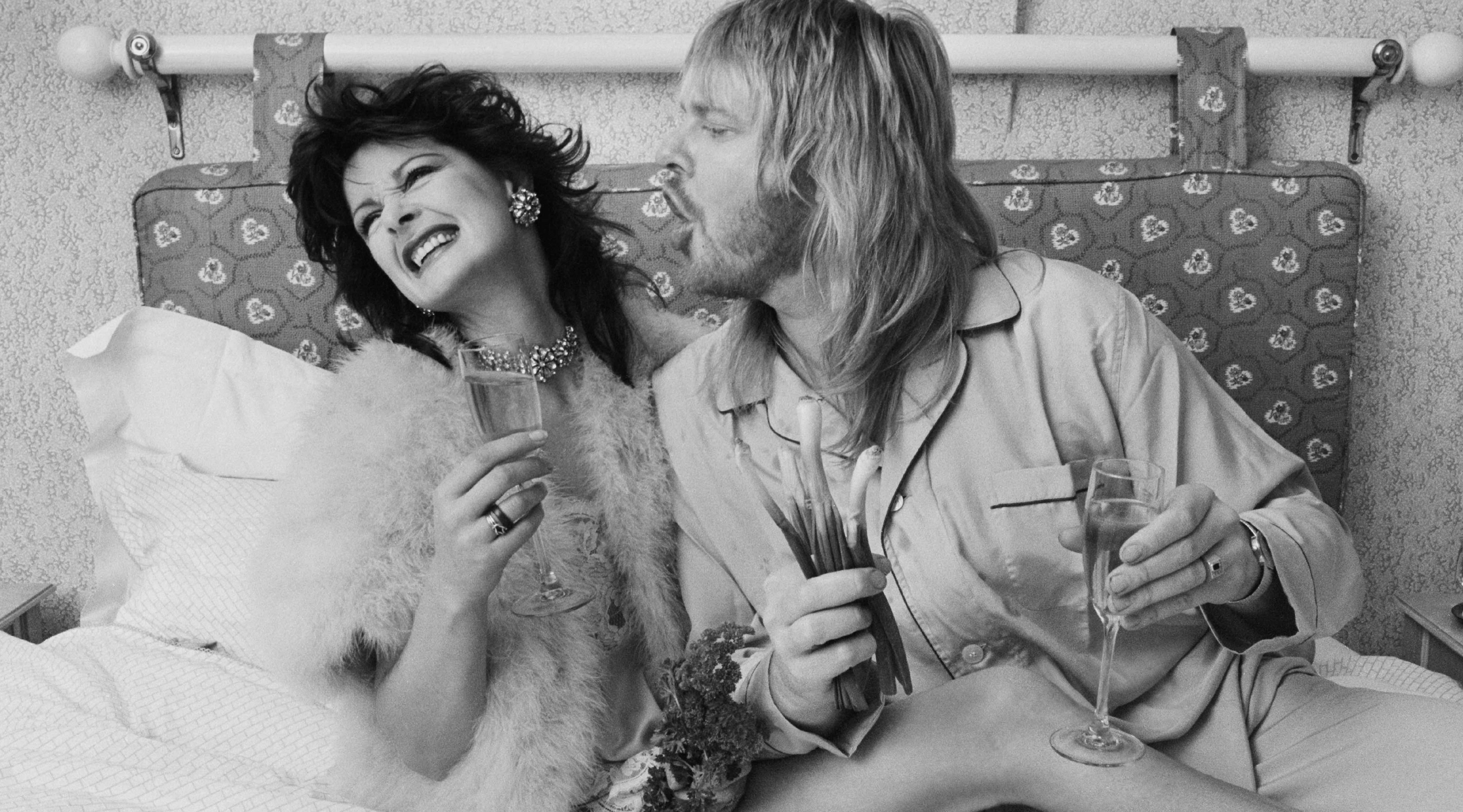 Rick Wakeman steht auf deftige Speisen - zum Leidwesen von Yes und seiner Frau Nina (links)