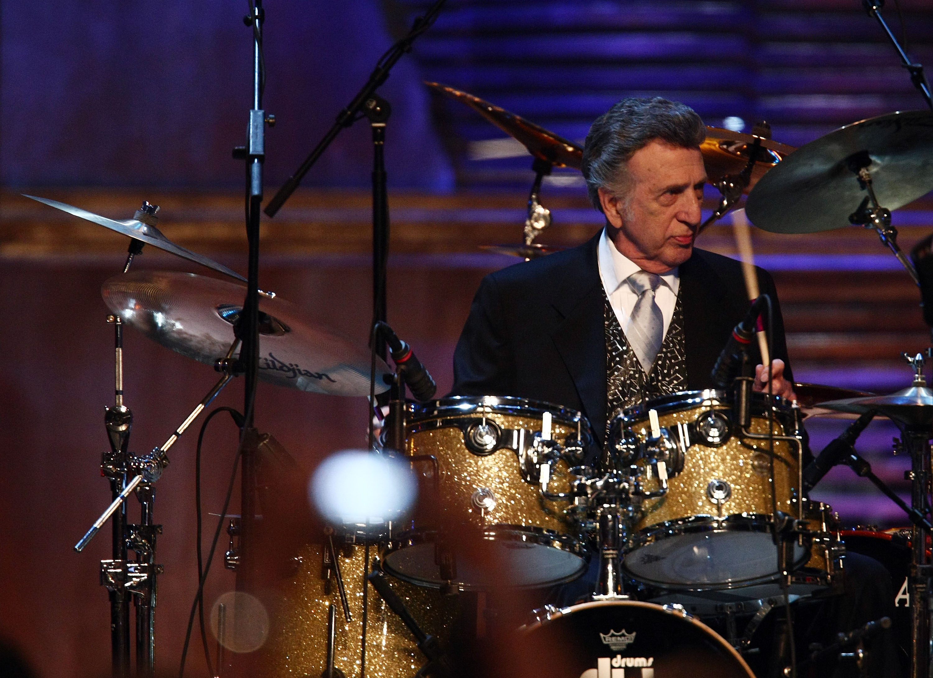 D.J. Fontana bei der Einführung in die Rock and Roll Hall of Fame 2009