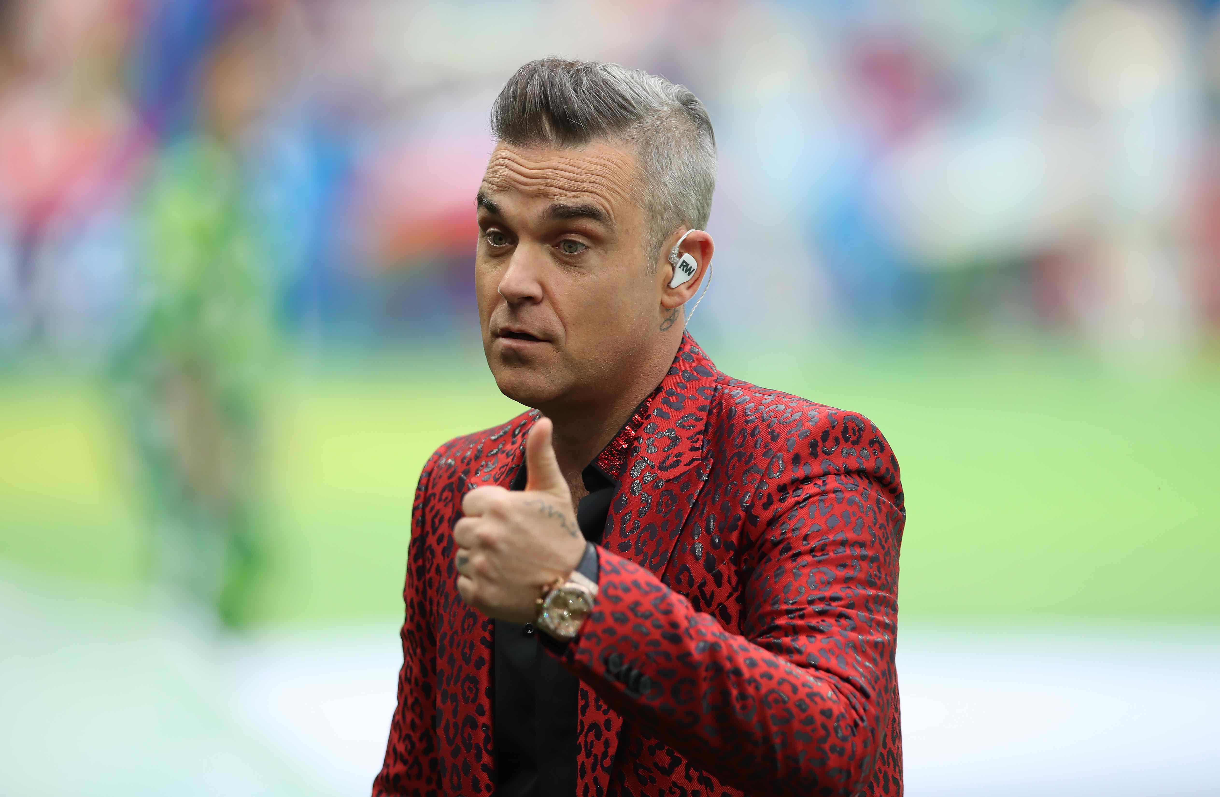 Robbie Williams ist mit seinem Auftritt in Moskau bei der Eröffnungsfeier der WM in Russland anscheinend zufrieden