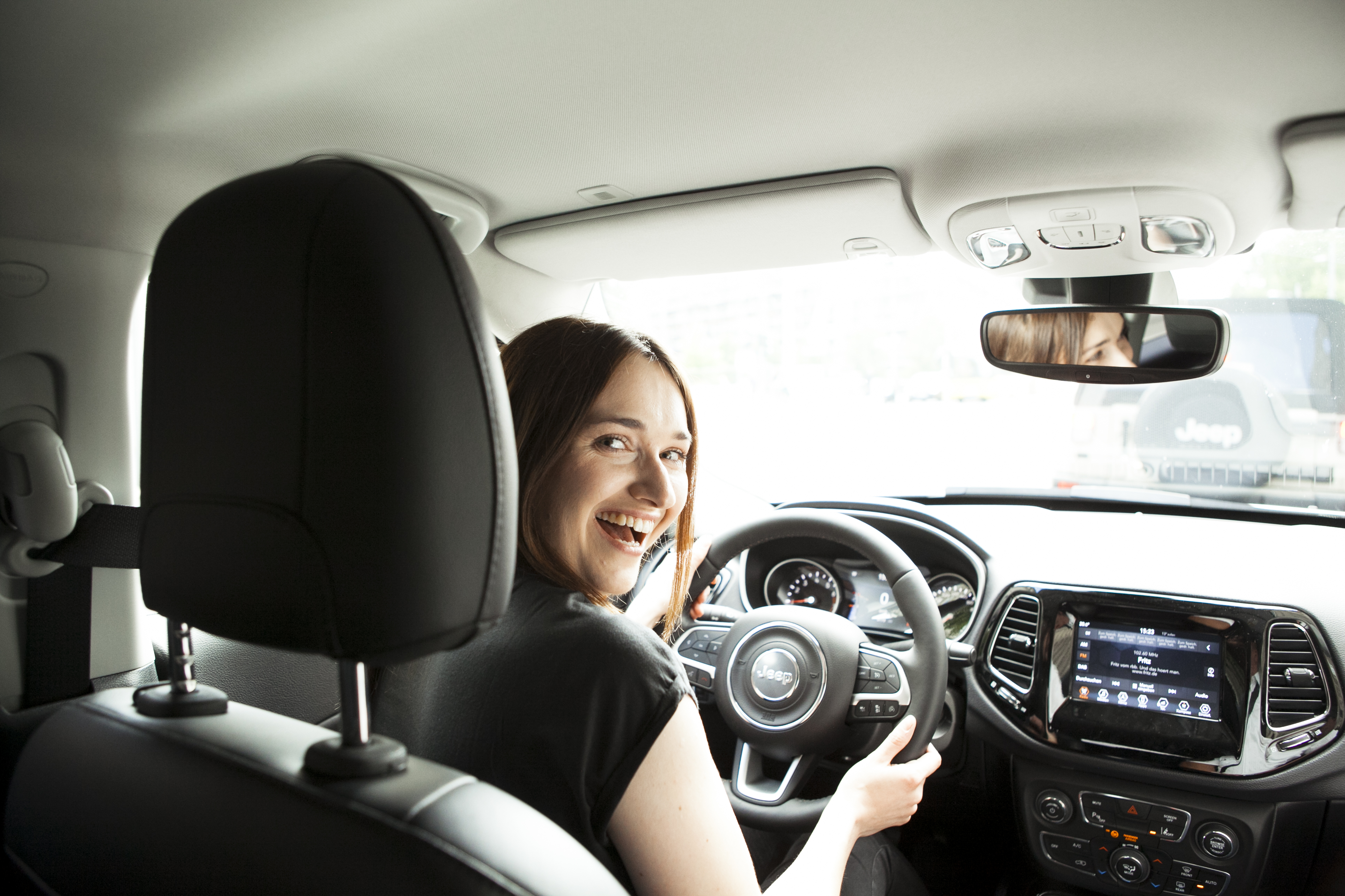 Claudia Dettmer im JEEP Compass