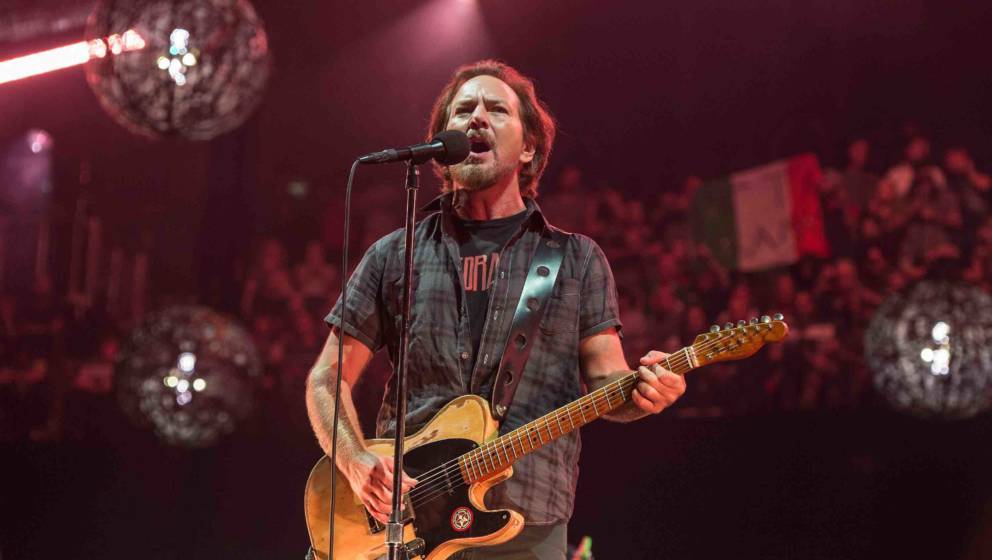 LONDON, ENGLAND - JUNE 18: Eddie Vedder of Pearl Jam performs at The O2 Arena on June 18, 2018 in London, England. (Photo by 