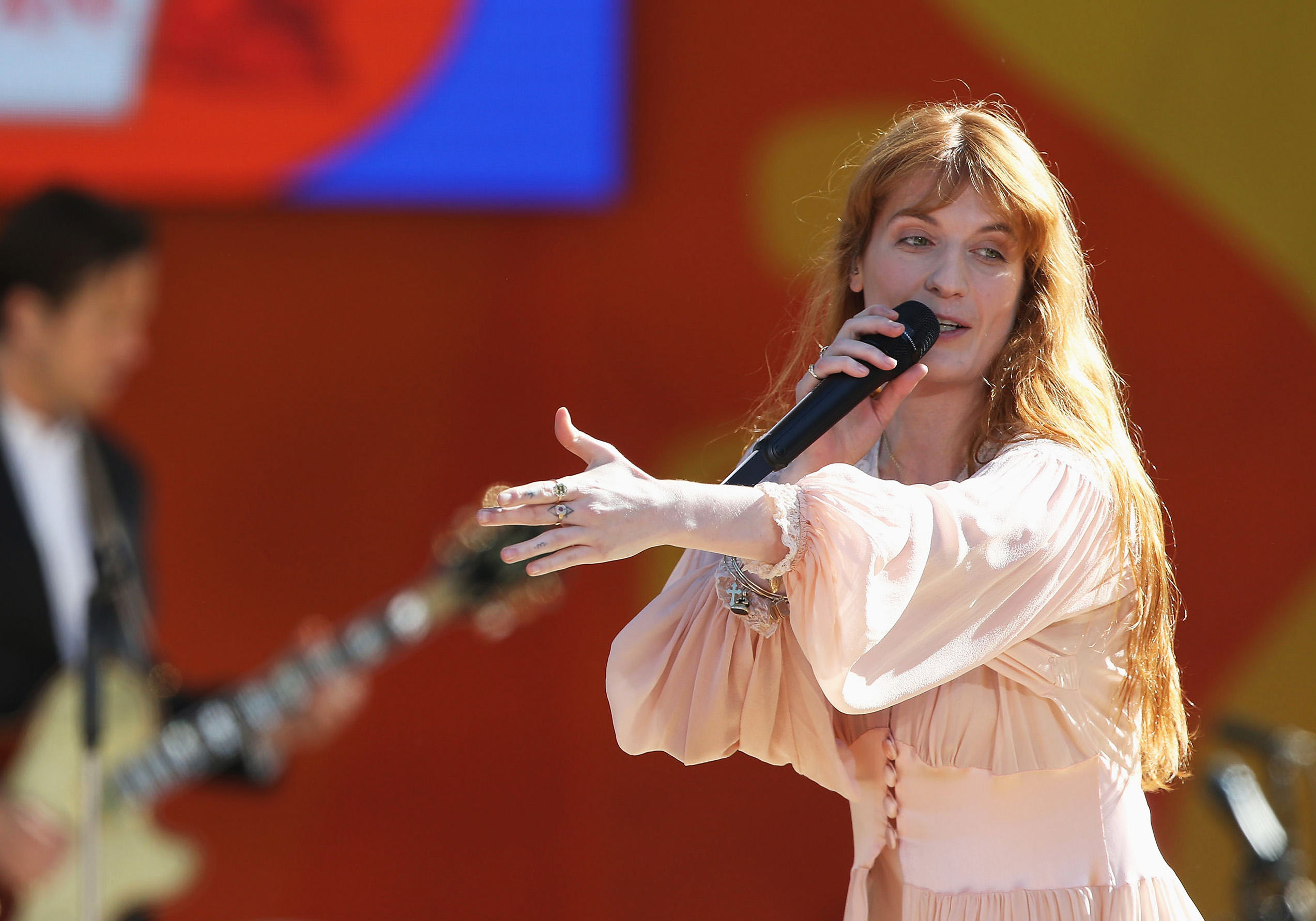 Florence Welch und ihre Band Florence + The Machine live
